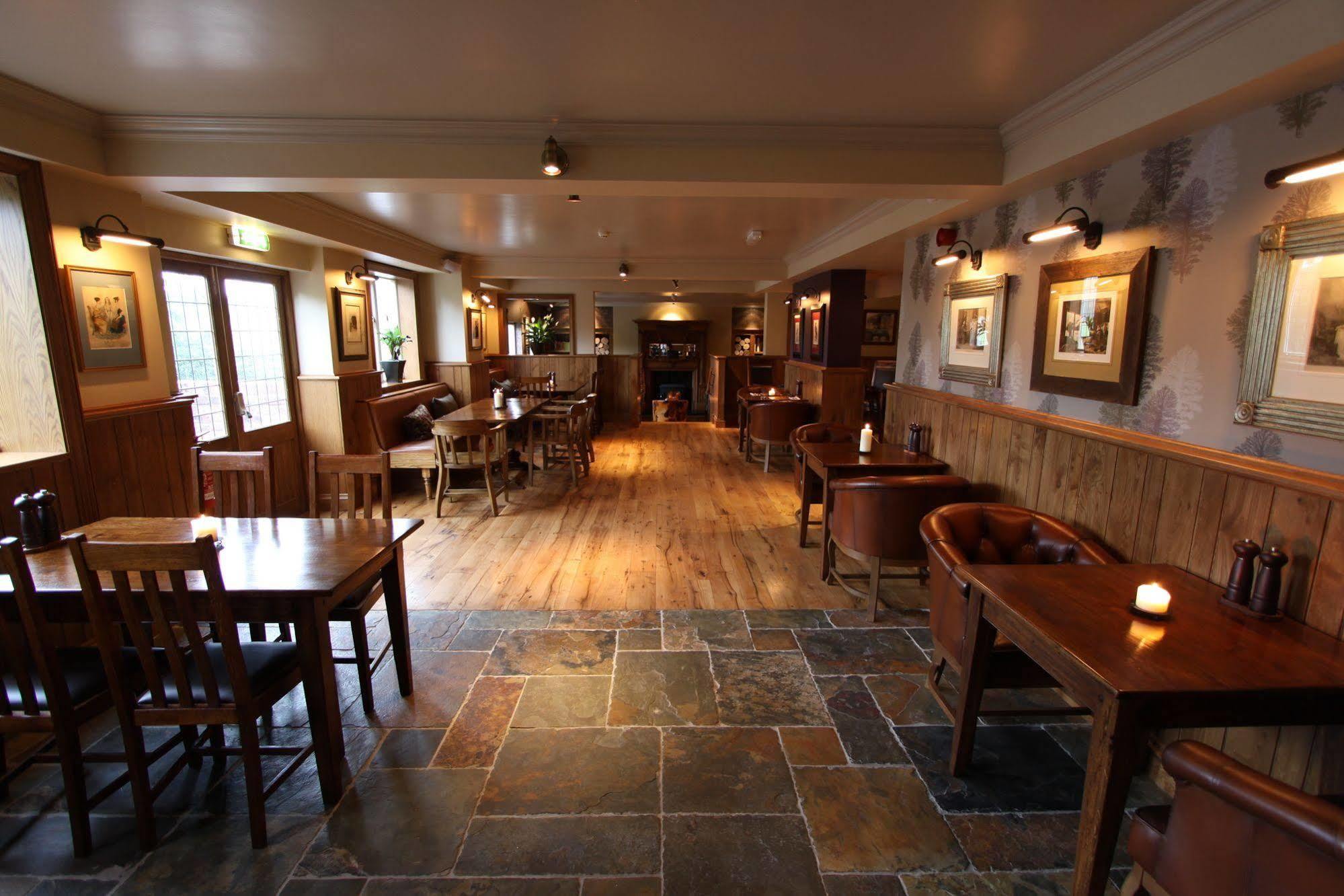 فندق بيرز باو إن Warmingham المظهر الخارجي الصورة The interior of the pub