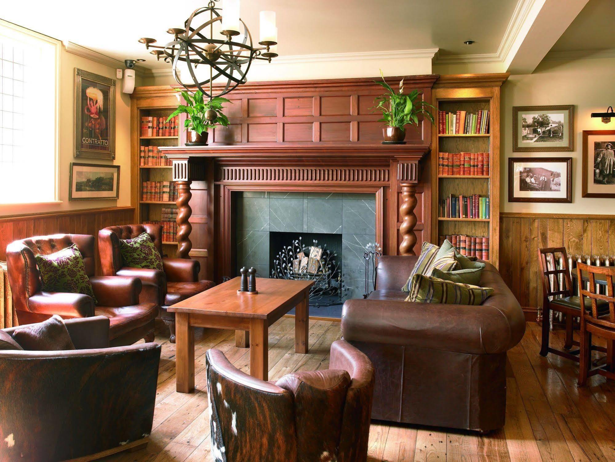 فندق بيرز باو إن Warmingham المظهر الخارجي الصورة The library at the Old Ship Hotel