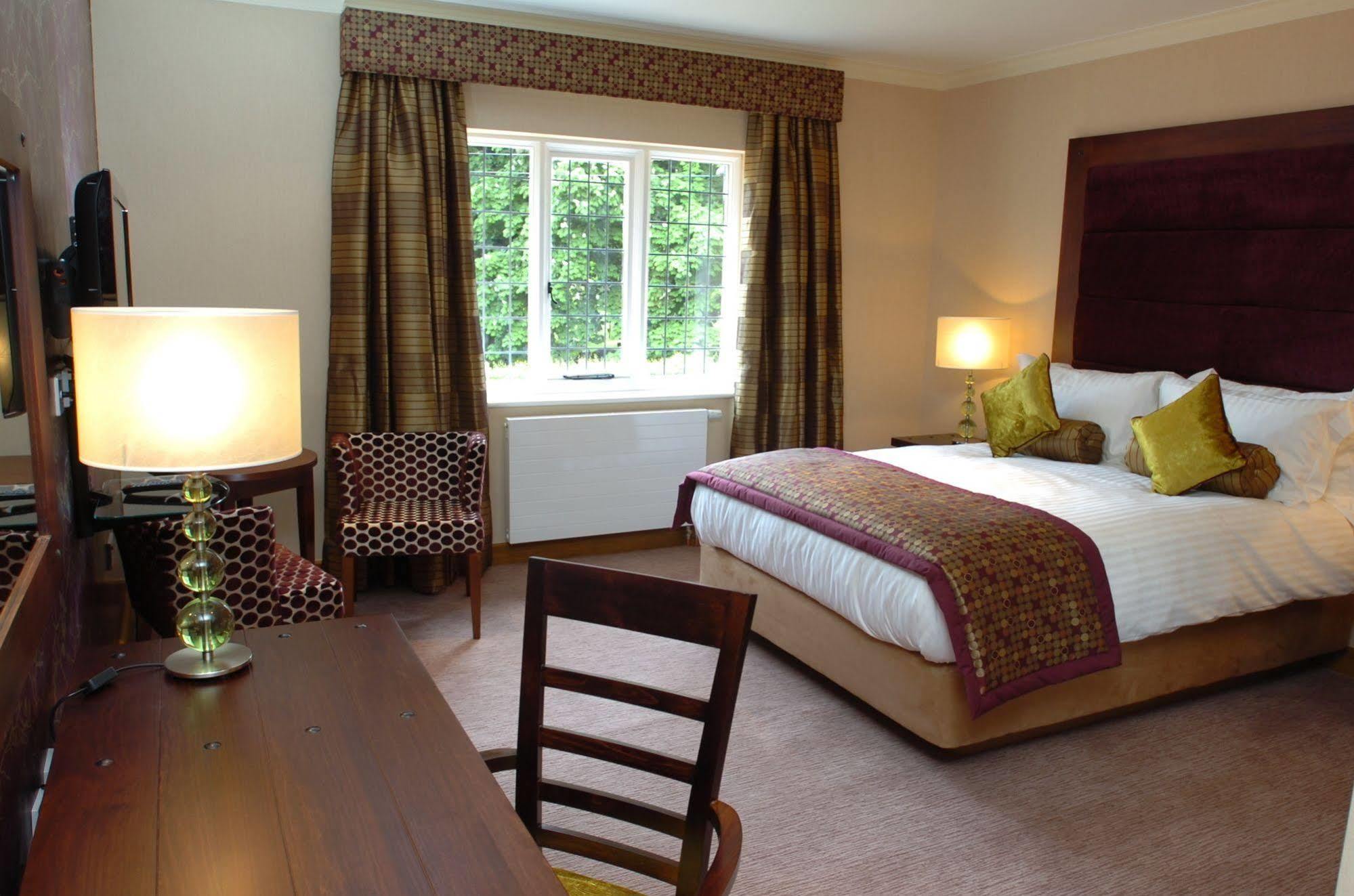 فندق بيرز باو إن Warmingham المظهر الخارجي الصورة A bedroom at the hotel